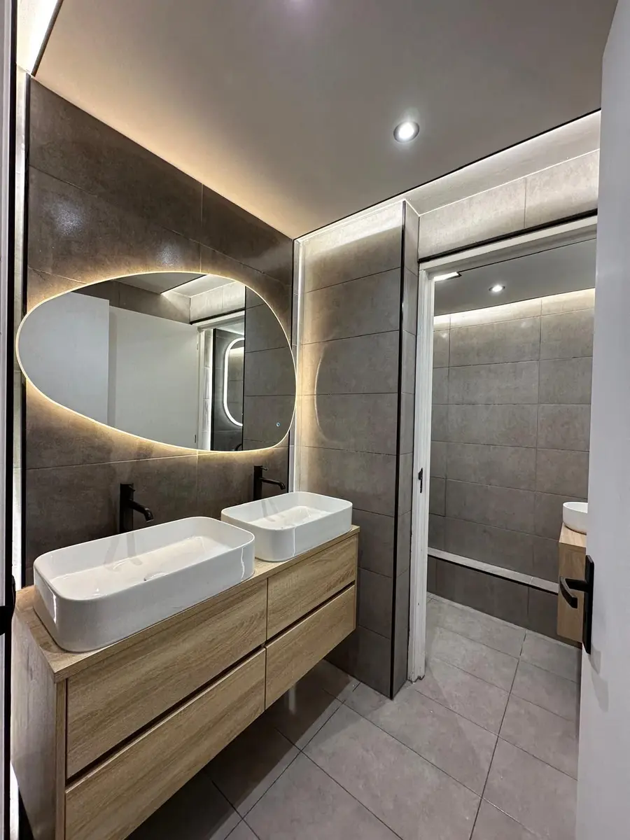 Luxe badkamer met dubbele wastafel
